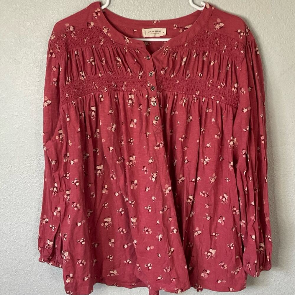 Women’s lucky brand extra large top.